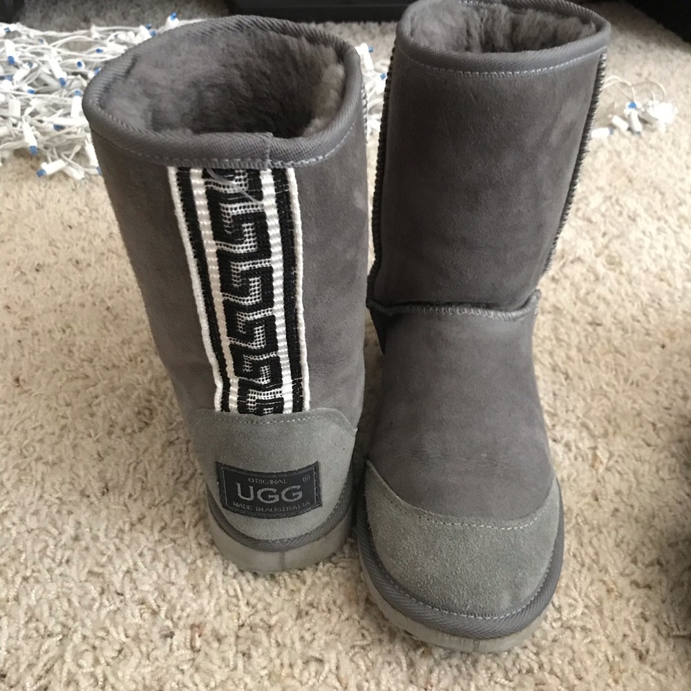unique grey printed ugg boots size 7!!!!